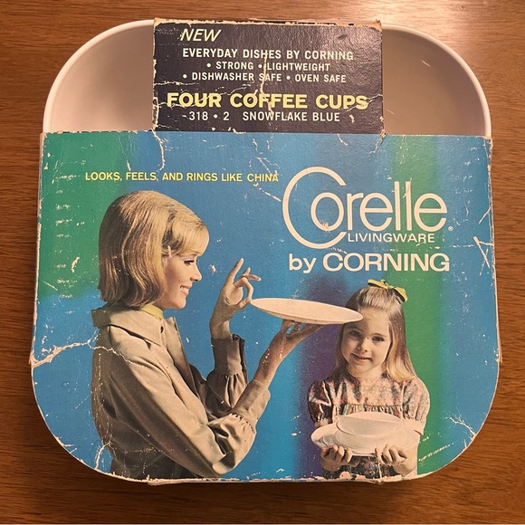 Corelle Snowflake Blue 4 Coffee Cups in Original Box NOS Mid Century USA - Picture 2 of 15